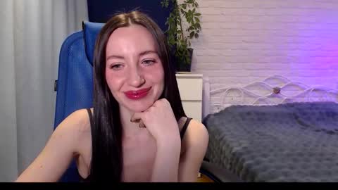 Snapshot of lilymellow chatting on 11.01.25 Lily online show from 11.01.25