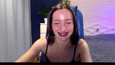 Snapshot of lilymellow chatting on 11.07.25 Lily online show from 11.07.25