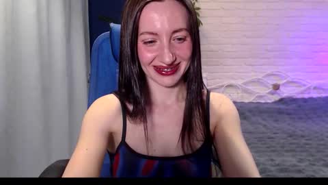 Snapshot of lilymellow chatting on 11.08.25 Lily online show from 11.08.25