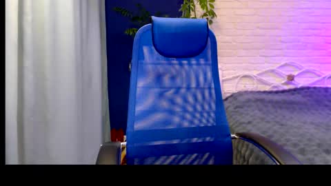 Snapshot of lilymellow chatting on 11.11.25 Lily online show from 11.11.25