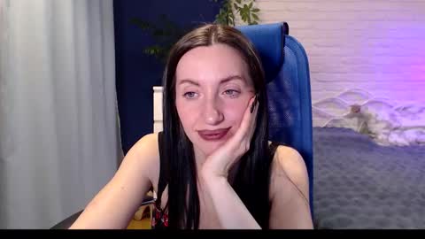 Snapshot of lilymellow chatting on 11.13.25 Lily online show from 11.13.25