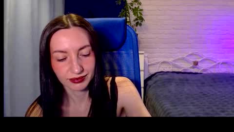 Snapshot of lilymellow chatting on 11.14.25 Lily online show from 11.14.25