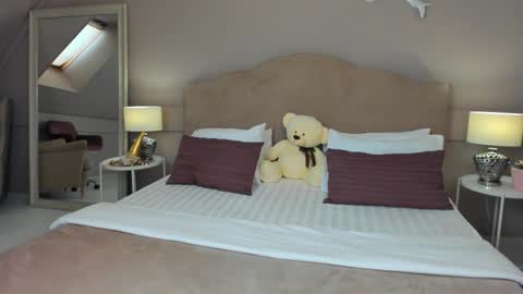 lilymyerss online show from 12.18.25