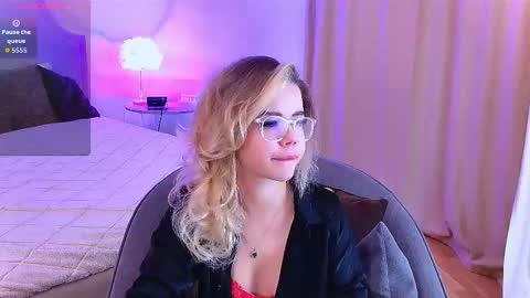 Snapshot of lilyrabbit chatting on 09.29.25 Rose online show from 09.29.25