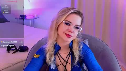 Snapshot of lilyrabbit chatting on 10.30.25 Rose online show from 10.30.25