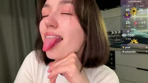 Snapshot of lilysollar chatting on 06.08.26 Lily online show from 06.08.26