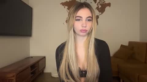 Lily online show from 03.25.26