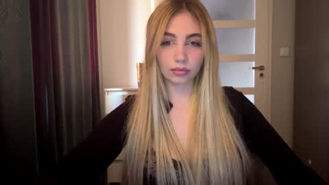 Snapshot of lilysweetgirl chatting on 04.27.26 Lily online show from 04.27.26
