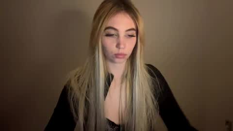 Snapshot of lilysweetgirl chatting on 04.28.26 Lily online show from 04.28.26