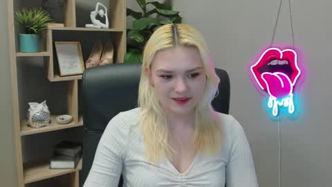 Lily online show from 04.08.26