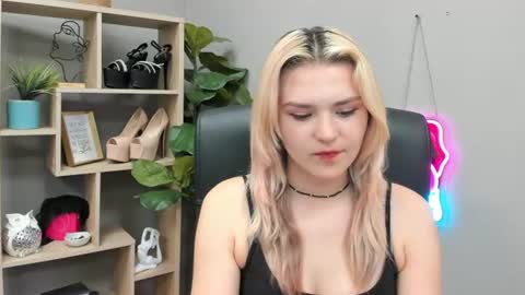 Snapshot of lilysweetxo chatting on 07.20.26 Lily online show from 07.20.26