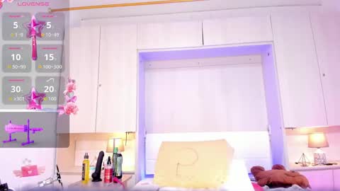 lilywhitee1 online show from 11.22.25