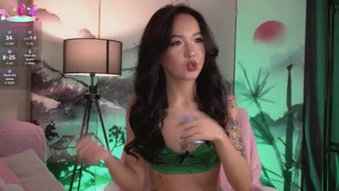 Snapshot of lin_kun chatting on 11.08.25 Lin Use menu to play with me online show from 11.08.25