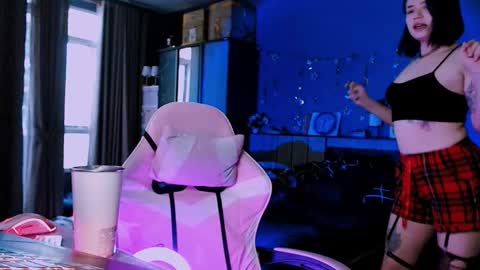 Snapshot of lina2d_tyan chatting on 10.02.25 Lina2D tyan online show from 10.02.25