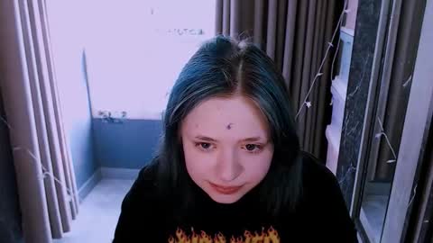 Snapshot of lina2d_tyan chatting on 10.19.25 Lina2D tyan online show from 10.19.25