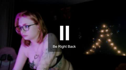 Snapshot of lina2d_tyan chatting on 10.30.25 Lina2D tyan online show from 10.30.25