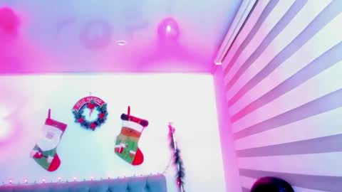 Snapshot of lina_bedoya chatting on 12.22.24 Lina Bedoya online show from 12.22.24