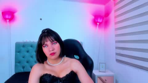 Snapshot of lina_bedoya chatting on 01.16.25 Lina Bedoya online show from 01.16.25