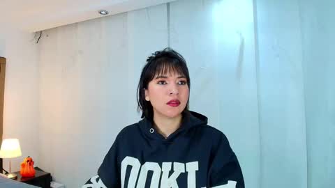 Snapshot of lina_bedoya chatting on 10.16.25 Lina Bedoya online show from 10.16.25