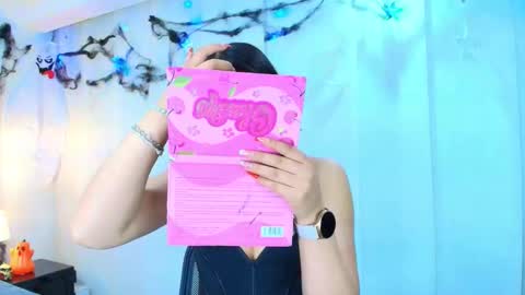 Snapshot of lina_bedoya chatting on 10.25.25 Lina Bedoya online show from 10.25.25