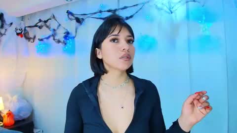 Snapshot of lina_bedoya chatting on 10.27.25 Lina Bedoya online show from 10.27.25