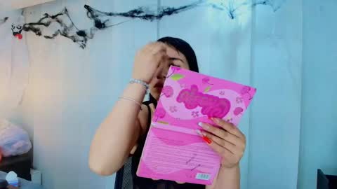 Snapshot of lina_bedoya chatting on 11.04.25 Lina Bedoya online show from 11.04.25