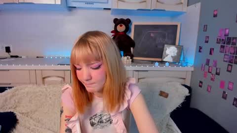 Lina blueeyed    GMT3 1100-1700 Mon Wed Thu Sat Sun online show from 02.05.25