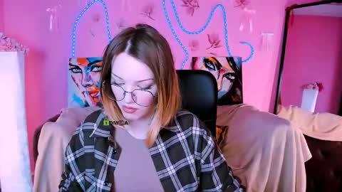 Snapshot of lina_fox12 chatting on 05.18.26 lina_fox12 online show from 05.18.26