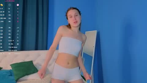Snapshot of lina_massey chatting on 05.17.26 lina_massey online show from 05.17.26