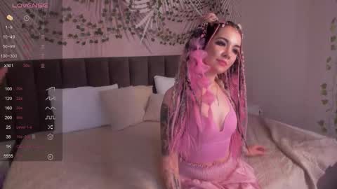 Snapshot of lina_moony chatting on 11.15.25 lina_moony online show from 11.15.25