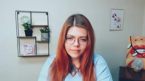 Snapshot of lina_ri chatting on 10.26.25 lina_ri online show from 10.26.25