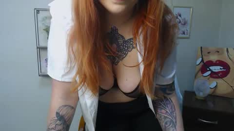 Snapshot of lina_ri chatting on 11.22.25 lina_ri online show from 11.22.25