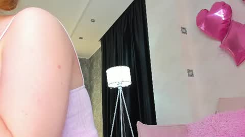 Snapshot of lina_smilee chatting on 06.14.26 Lina online show from 06.14.26