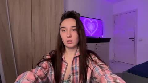 Snapshot of linabbb chatting on 10.28.25 Lina online show from 10.28.25