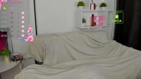 Snapshot of linaderose chatting on 10.22.25 Tiffany online show from 10.22.25