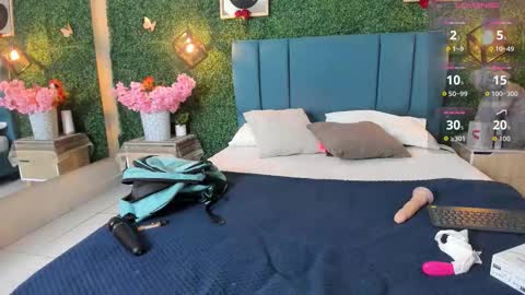 Snapshot of linagh chatting on 09.14.25 Lina online show from 09.14.25