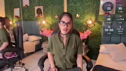 Snapshot of linagh chatting on 09.16.25 Lina online show from 09.16.25