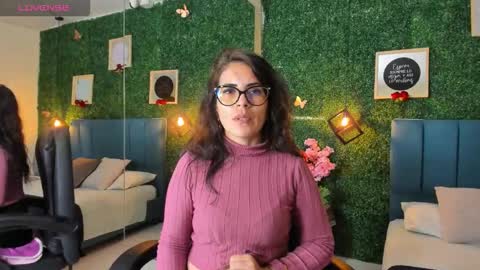 Snapshot of linagh chatting on 10.11.25 Lina online show from 10.11.25