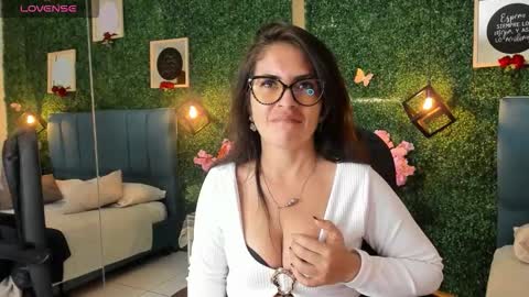 Snapshot of linagh chatting on 10.15.25 Lina online show from 10.15.25