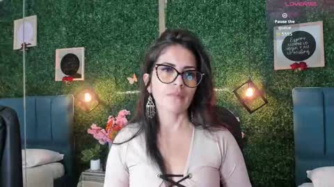 Snapshot of linagh chatting on 10.16.25 Lina online show from 10.16.25