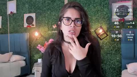 Snapshot of linagh chatting on 10.18.25 Lina online show from 10.18.25