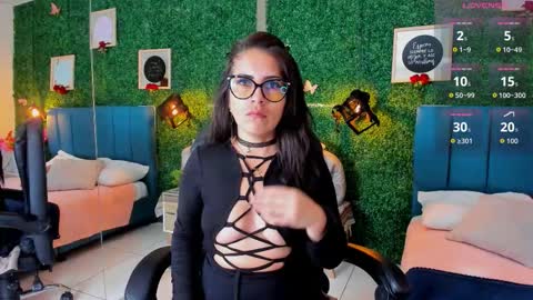 Snapshot of linagh chatting on 10.21.25 Lina online show from 10.21.25