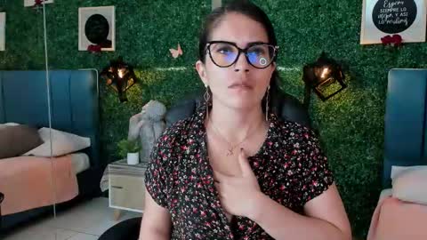 Snapshot of linagh chatting on 10.22.25 Lina online show from 10.22.25