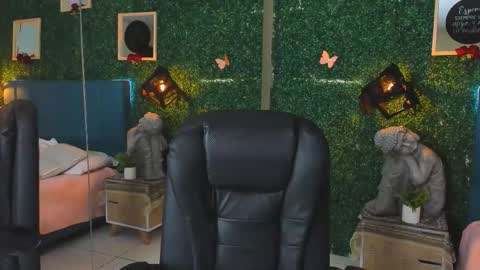 Snapshot of linagh chatting on 10.25.25 Lina online show from 10.25.25