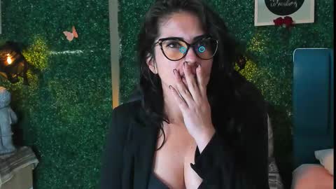 Snapshot of linagh chatting on 10.28.25 Lina online show from 10.28.25