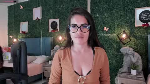 Snapshot of linagh chatting on 10.31.25 Lina online show from 10.31.25