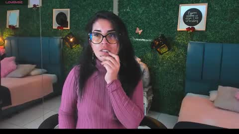 Snapshot of linagh chatting on 11.03.25 Lina online show from 11.03.25