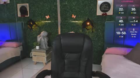 Snapshot of linagh chatting on 11.06.25 Lina online show from 11.06.25