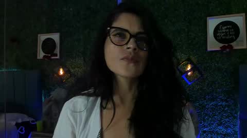 Snapshot of linagh chatting on 02.21.26 Lina online show from 02.21.26