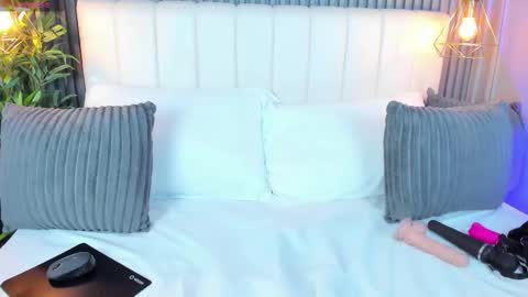 LinaGlam online show from 11.08.25